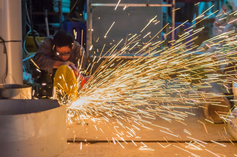 coiffure-TOULON-min_work-man-workshop-steel-equipment-metal-496138-pxhere.com